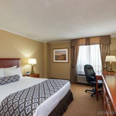 Отель Crowne Plaza Toronto Airport Канада, Торонто - отзывы, цены и фото номеров - забронировать отель Crowne Plaza Toronto Airport онлайн комната для гостей фото 4