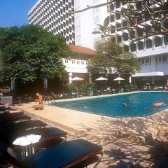 Indra Regent Hotel бассейн
