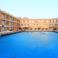Отель Beach Hotel Sharjah ОАЭ, Шарджа - 8 отзывов об отеле, цены и фото номеров - забронировать отель Beach Hotel Sharjah онлайн бассейн