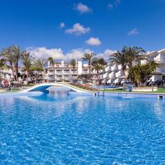 Отель Apartamentos Playas Cas Saboners бассейн