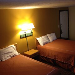 Отель Caravan Motel США, Ниагара-Фолс - отзывы, цены и фото номеров - забронировать отель Caravan Motel онлайн комната для гостей