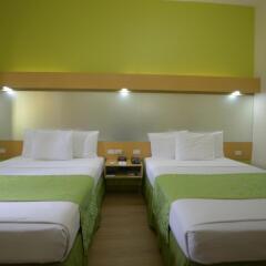Отель Microtel Inn And Suites Davao Филиппины, Давао - отзывы, цены и фото номеров - забронировать отель Microtel Inn And Suites Davao онлайн комната для гостей фото 5