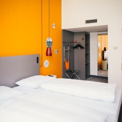 Отель Vienna House Easy Trier сейф в номере