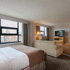 Отель BEST WESTERN PLUS Carlton Plaza Hotel Канада, Виктория - отзывы, цены и фото номеров - забронировать отель BEST WESTERN PLUS Carlton Plaza Hotel онлайн комната для гостей фото 3
