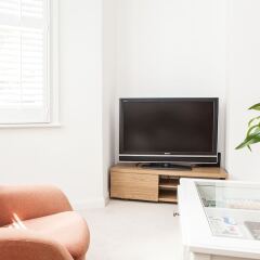 Отель Lovely 1 Bed Self-Contained Flat in Greenwich комната для гостей фото 2