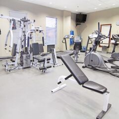 Отель Ramada Plaza & Conf Center by Wyndham Calgary Airport Канада, Калгари - отзывы, цены и фото номеров - забронировать отель Ramada Plaza & Conf Center by Wyndham Calgary Airport онлайн фитнесс-зал фото 3