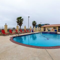 Отель Comfort Suites Galveston США, Галвестон - отзывы, цены и фото номеров - забронировать отель Comfort Suites Galveston онлайн бассейн фото 3