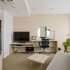 Отель Residential Hotel B:CONTE Asakusa Япония, Токио - 1 отзыв об отеле, цены и фото номеров - забронировать отель Residential Hotel B:CONTE Asakusa онлайн комната для гостей фото 4