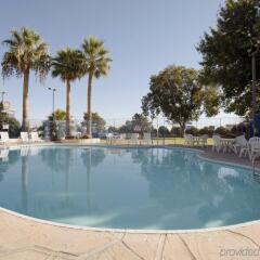 Отель Best Western Stevens Inn бассейн