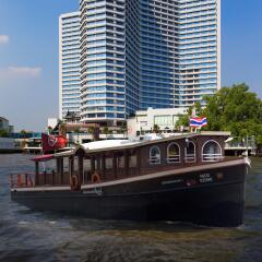 Royal Orchid Sheraton Hotel & Towers пляж
