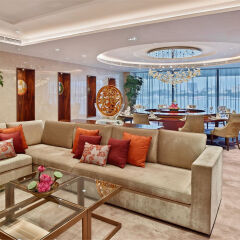 White Swan Hotel развлечения