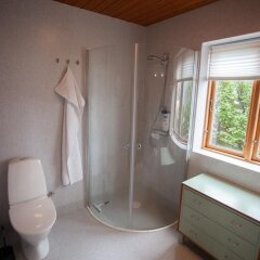 3 Storey 5 Bedroom, 3 Bathroom House in the Center of Tórshavn in Torshavn, Faroe Islands from 320$, photos, reviews - zenhotels.com bathroom