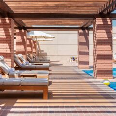 Отель Hilton Dubai Al Habtoor City бассейн