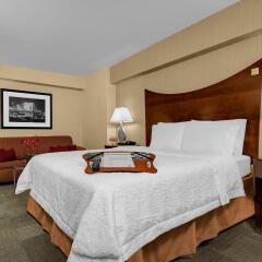 Отель Hampton Inn Manhattan-Times Square North США, Нью-Йорк - 1 отзыв об отеле, цены и фото номеров - забронировать отель Hampton Inn Manhattan-Times Square North онлайн комната для гостей фото 3
