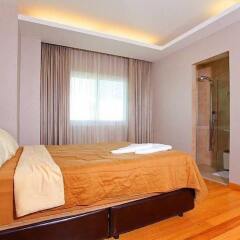 Апартаменты Ocean Fringe Apartment A Паттайя комната для гостей фото 3