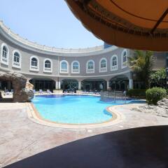 Отель Sharjah Premiere Hotel & Resort ОАЭ, Шарджа - отзывы, цены и фото номеров - забронировать отель Sharjah Premiere Hotel & Resort онлайн бассейн