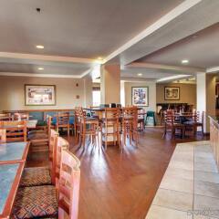 Отель La Quinta Inn & Suites San Diego SeaWorld/Zoo Area гостиничный бар