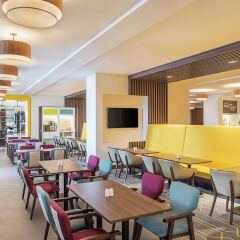 Отель Hampton by Hilton Dubai Airport ОАЭ, Дубай - 1 отзыв об отеле, цены и фото номеров - забронировать отель Hampton by Hilton Dubai Airport онлайн гостиничный бар
