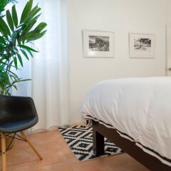 Отель Renovated Apt.Walk to Marley Museum комната для гостей фото 4