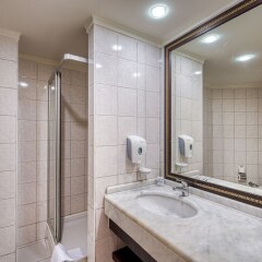Sealife Buket Resort & Beach Hotel – All Inclusive Турция, Окурджалар - 1 отзыв об отеле, цены и фото номеров - забронировать отель Sealife Buket Resort & Beach Hotel – All Inclusive онлайн ванная фото 2