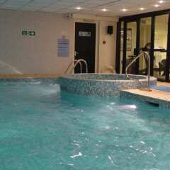 Отель DoubleTree by Hilton London Victoria бассейн