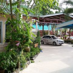 Отель Pennys Home Stay Resort парковка