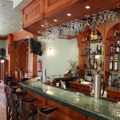 Отель Paradise Inn гостиничный бар