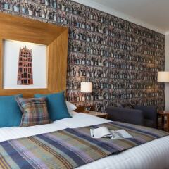 Отель ABode Glasgow сейф в номере