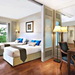 Отель Centre Point Sukhumvit 10 комната для гостей