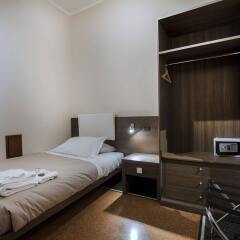 Отель Vittoria Rooms Генуя сейф в номере