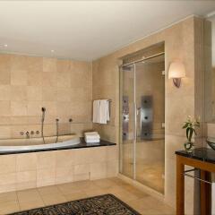 Отель Park Hyatt Hamburg Германия, Гамбург - 1 отзыв об отеле, цены и фото номеров - забронировать отель Park Hyatt Hamburg онлайн ванная
