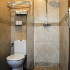 Отель Triana Backpackers ванная