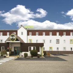 Отель B&B Hôtel LYON St Bonnet Mi-Plaine парковка
