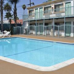 Отель Motel 6 Canoga Park США, Лос-Анджелес - отзывы, цены и фото номеров - забронировать отель Motel 6 Canoga Park онлайн бассейн фото 2