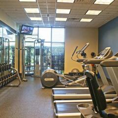 Отель Hampton Inn & Suites Staten Island США, Нью-Йорк - отзывы, цены и фото номеров - забронировать отель Hampton Inn & Suites Staten Island онлайн фитнесс-зал фото 4