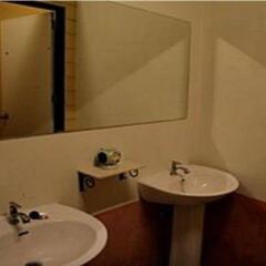 Отель Patong Backpacker Hostel Таиланд, Карон-Бич - отзывы, цены и фото номеров - забронировать отель Patong Backpacker Hostel онлайн ванная
