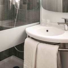 Отель ibis Cannes Plage La Bocca Франция, Канны - отзывы, цены и фото номеров - забронировать отель ibis Cannes Plage La Bocca онлайн ванная