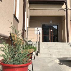 Апартаменты Apartment on Volzhskaya 32 Green Area 11 Сочи вид на фасад
