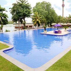 Отель Cinnamon Lakeside Colombo бассейн