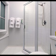 Отель Venice Beach Suites & Hotel США, Лос-Анджелес - отзывы, цены и фото номеров - забронировать отель Venice Beach Suites & Hotel онлайн ванная