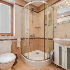 Отель FM Deluxe 1-BDR Apartment - Artist's Place Болгария, София - отзывы, цены и фото номеров - забронировать отель FM Deluxe 1-BDR Apartment - Artist's Place онлайн ванная