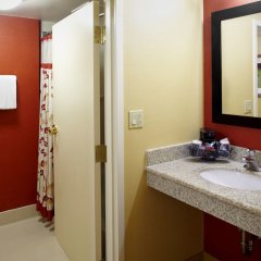 Courtyard by Marriott Altoona in Altoona, United States of America from 179$, photos, reviews - zenhotels.com bathroom