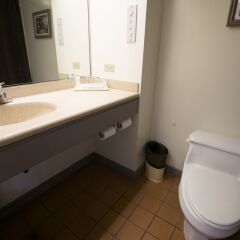 Отель Santa Fe Hotel США, Тамунинг - 4 отзыва об отеле, цены и фото номеров - забронировать отель Santa Fe Hotel онлайн ванная