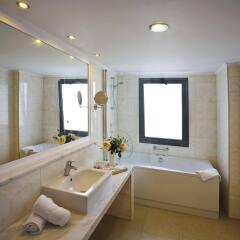 Отель The Kresten Royal Villas & Spa ванная