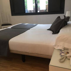 Hotel Sitges сейф в номере