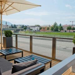 Отель Motel One Salzburg-Mirabell Зальцбург балкон