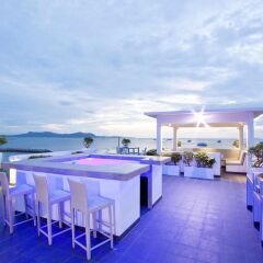 Отель Villa 7th Heaven Beach Front гостиничный бар