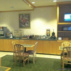 Отель Country Inn & Suites By Carlson Columbus-North Колумбус питание