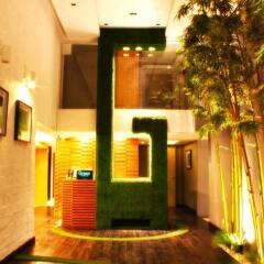 Отель Thonglor Suites Бангкок