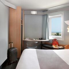 Отель ibis Nice Aéroport Promenade des Anglais Франция, Ницца - 10 отзывов об отеле, цены и фото номеров - забронировать отель ibis Nice Aéroport Promenade des Anglais онлайн комната для гостей фото 4